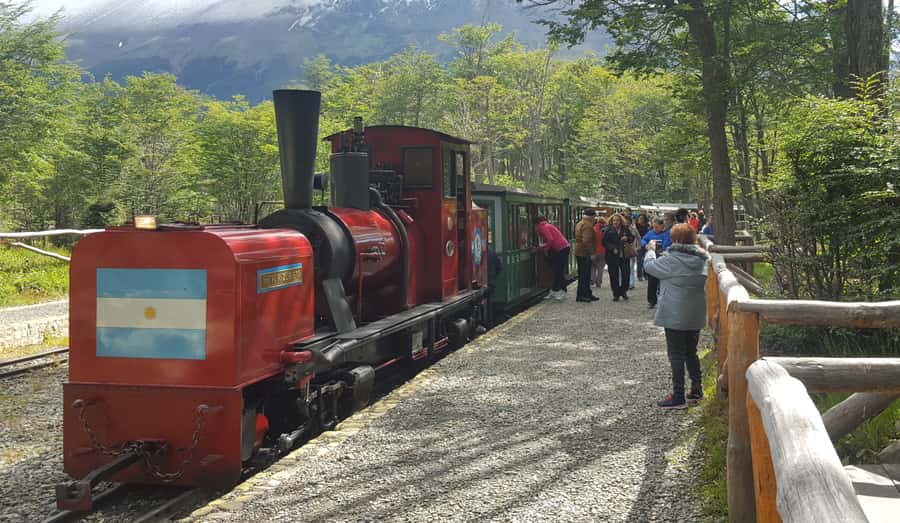 Ushuaia: Private Tour Tierra del Fuego National Park - Leaving Ushuaia: Beagle Channel views plus Pipo River Valley