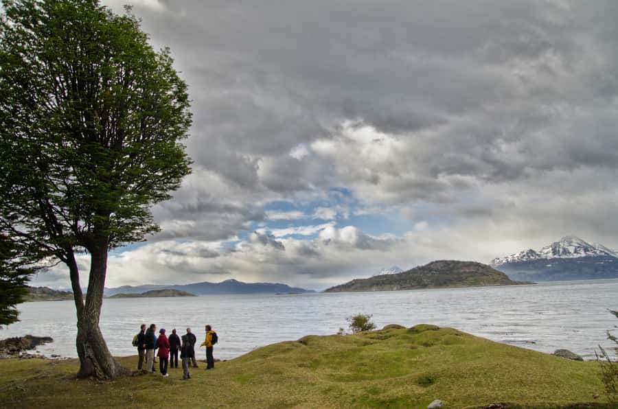Ushuaia: Tierra del Fuego Trekking and Canoeing - Lunch in a geodesic dome: the break that keeps the day enjoyable