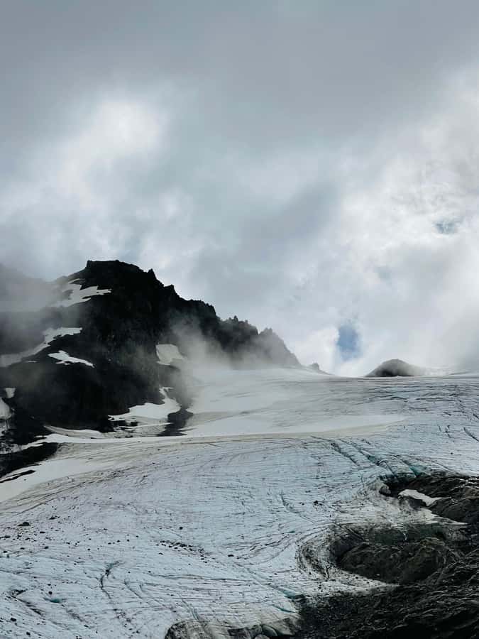 USHUAIA: TREKKING IN LAGUNA DE LOS TÉMPANOS AND VINCIGUERRA GLACIER - Weather, Rain, and the Safety Feel of a Guided Trek